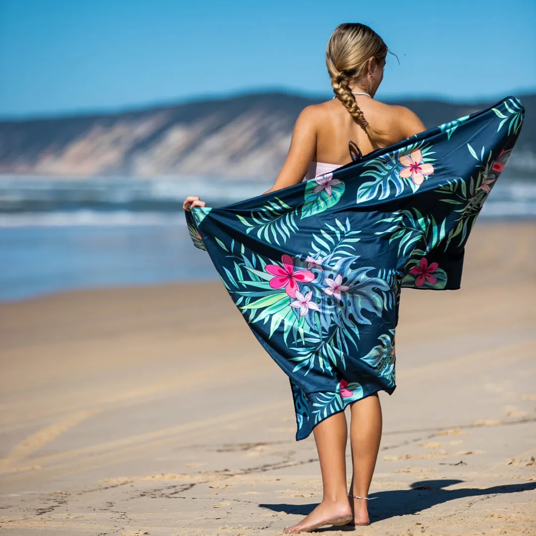 Byron Large Beach Towel & Pouch