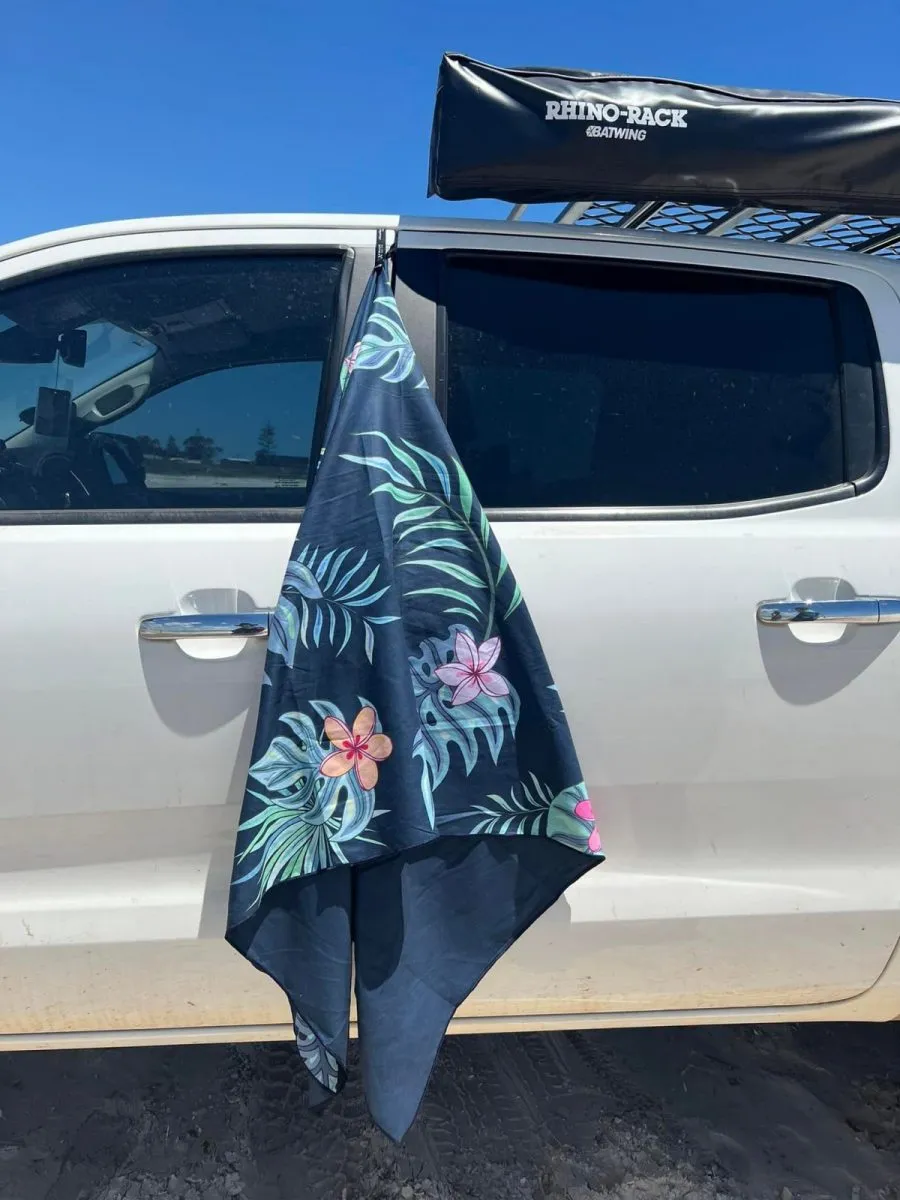 Byron Large Beach Towel & Pouch