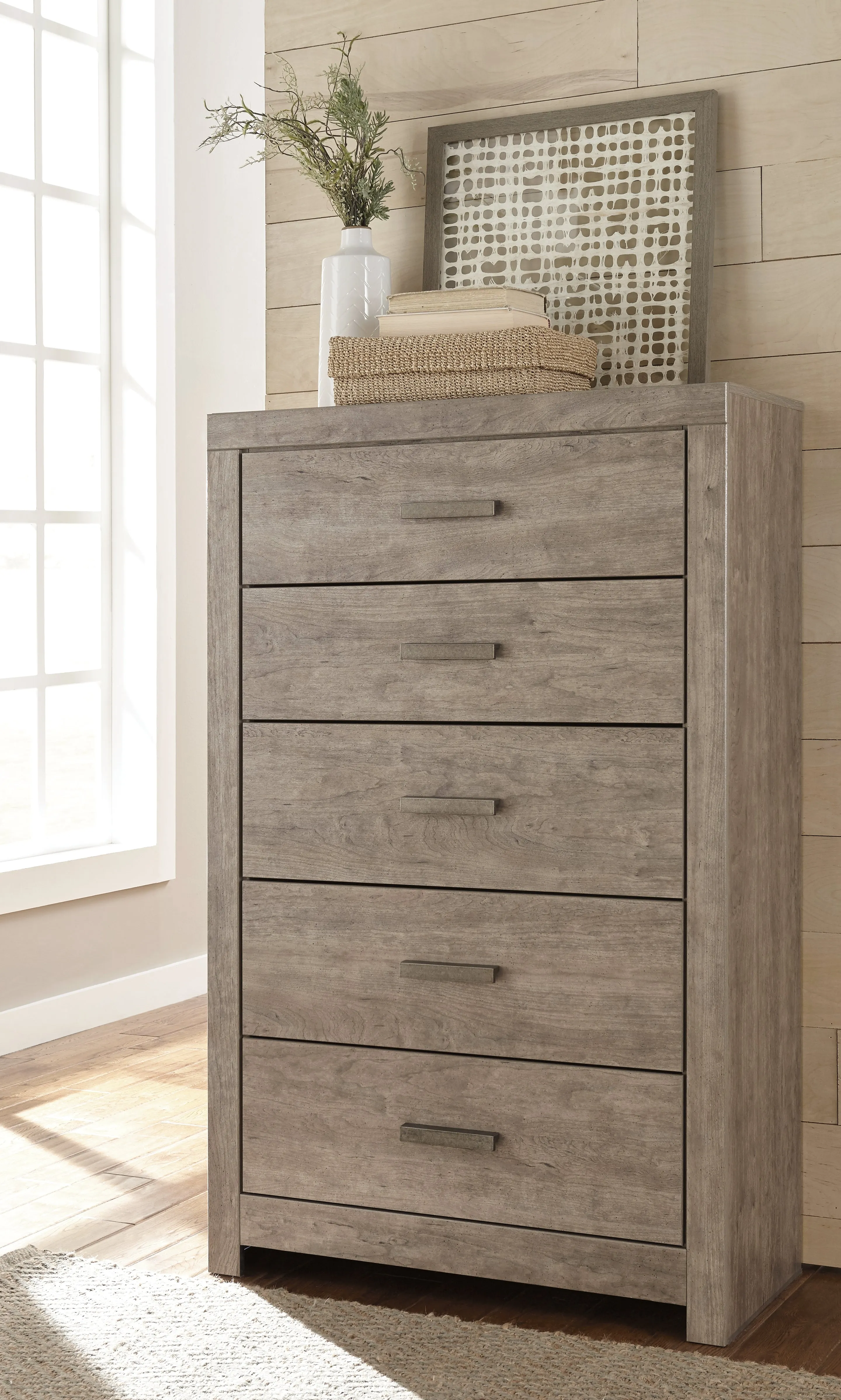 Culverbach Full Panel Bed with Mirrored Dresser and Chest in Gray
