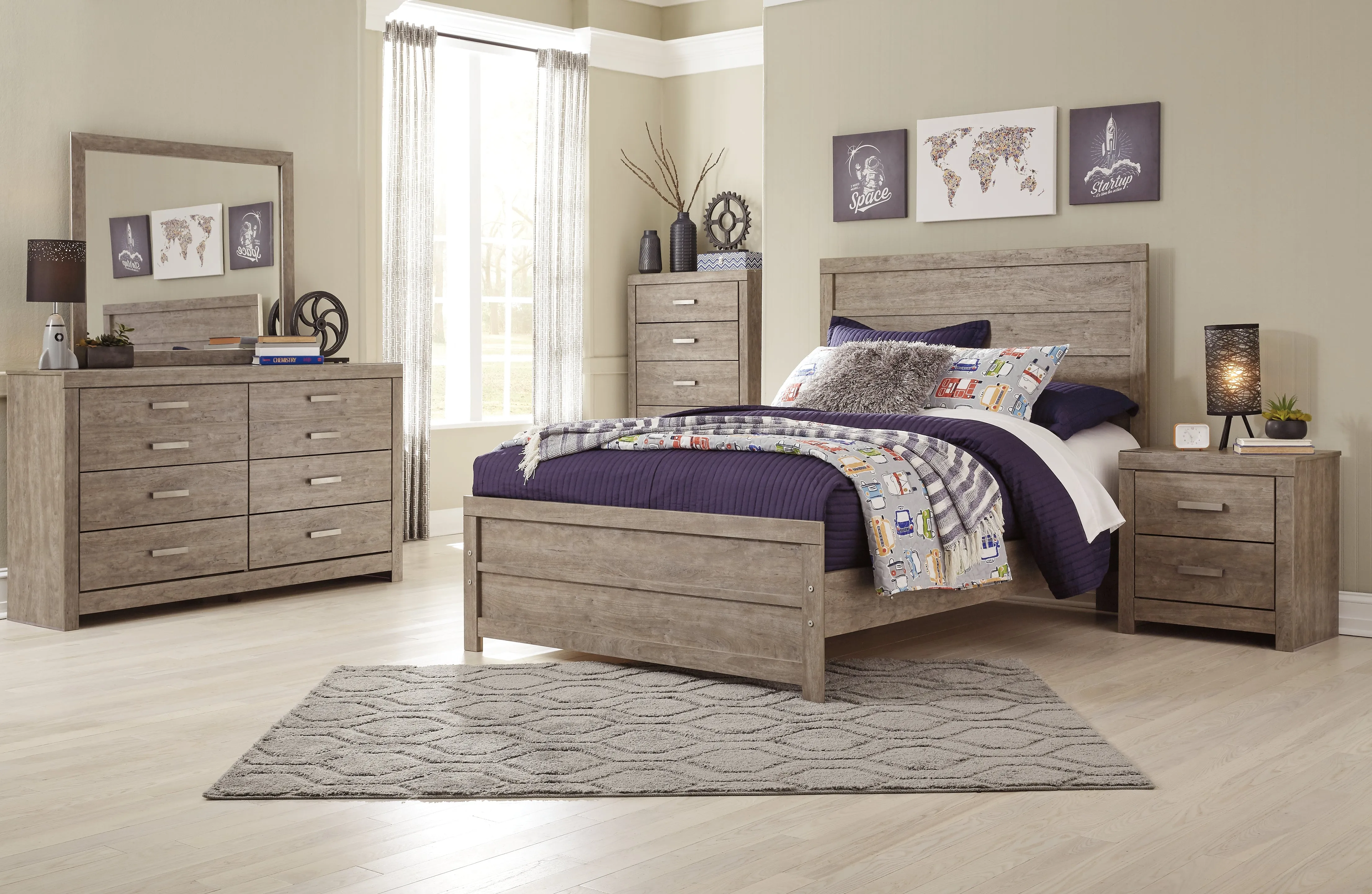 Culverbach Full Panel Bed with Mirrored Dresser and Chest in Gray