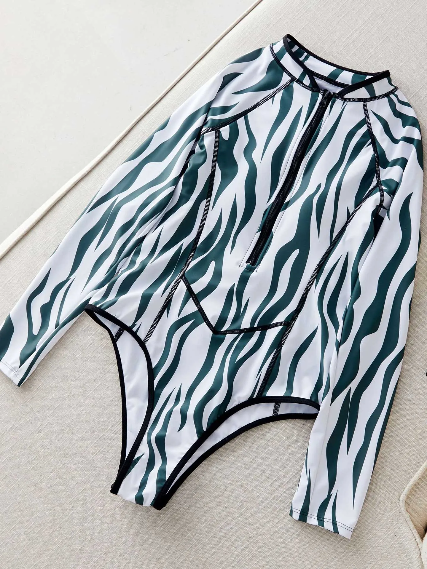 Striped printed long-sleeved sun protection one-piece swimsuit