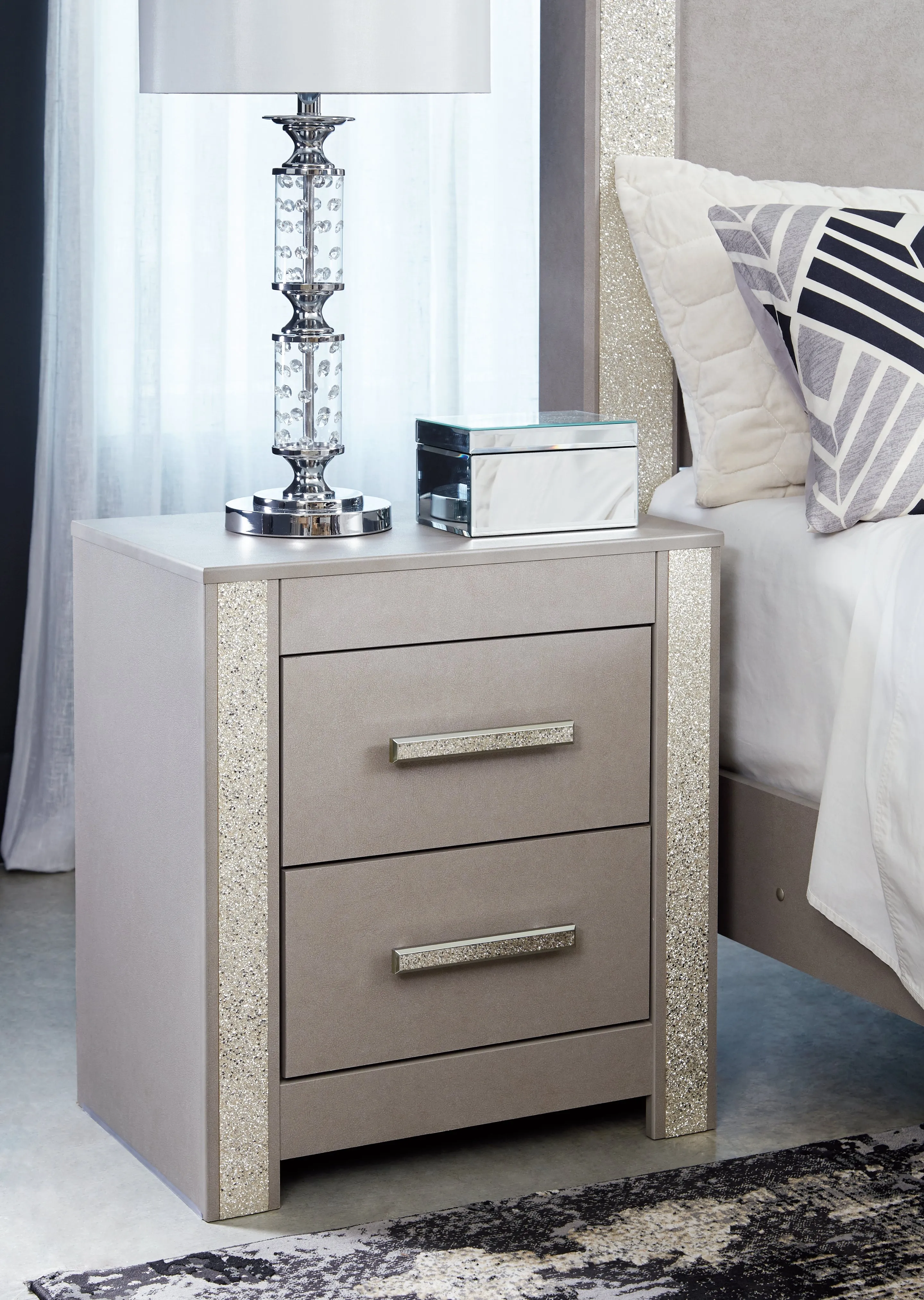 Surancha King Poster Bed with Mirrored Dresser and 2 Nightstands in Gray